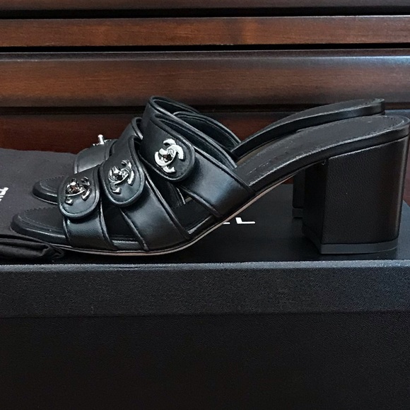 NIB CHANEL CC TURN LOCK LAMB SKIN MULE. - Picture 2 of 13